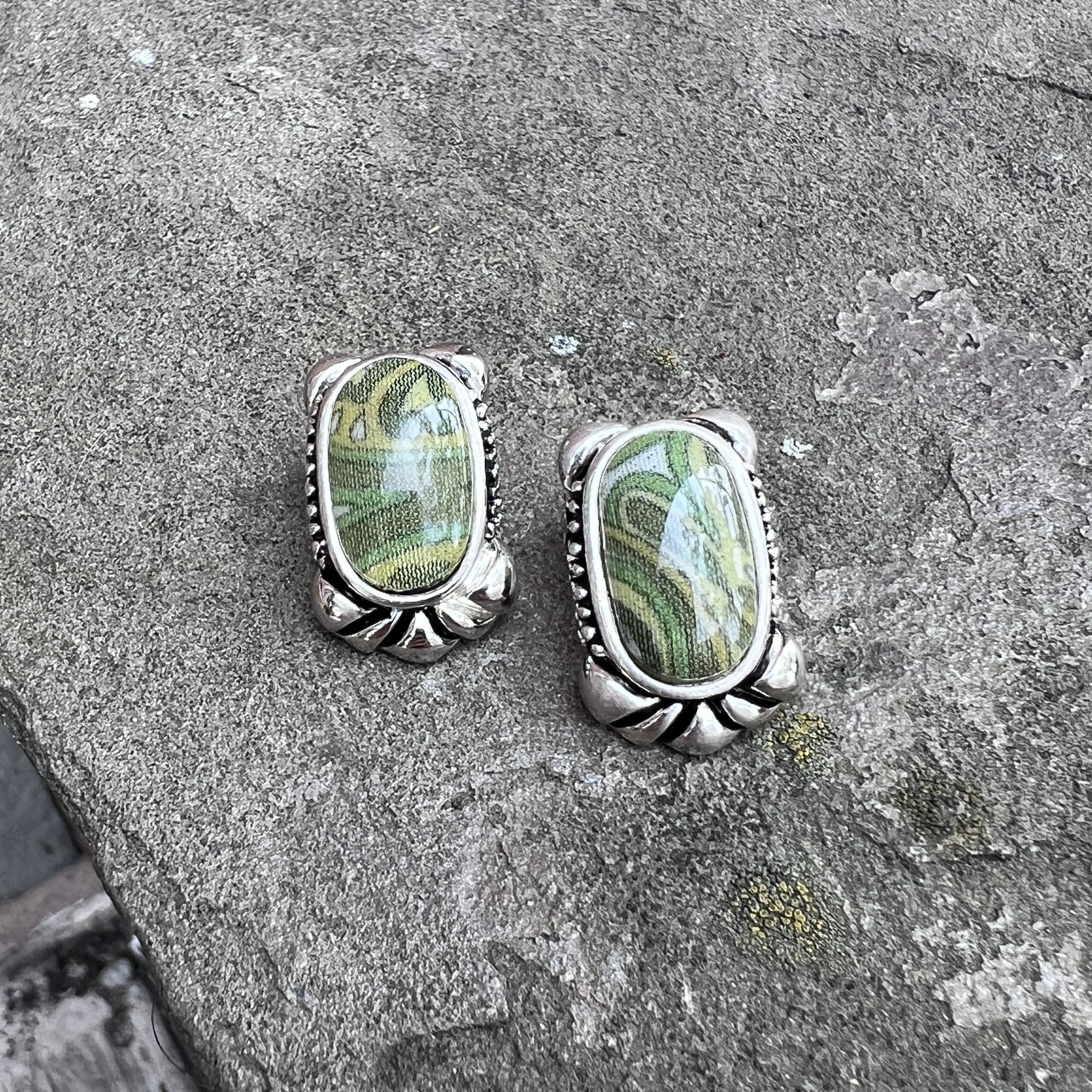Interesting Post Back Earrings **Pre-Owned**