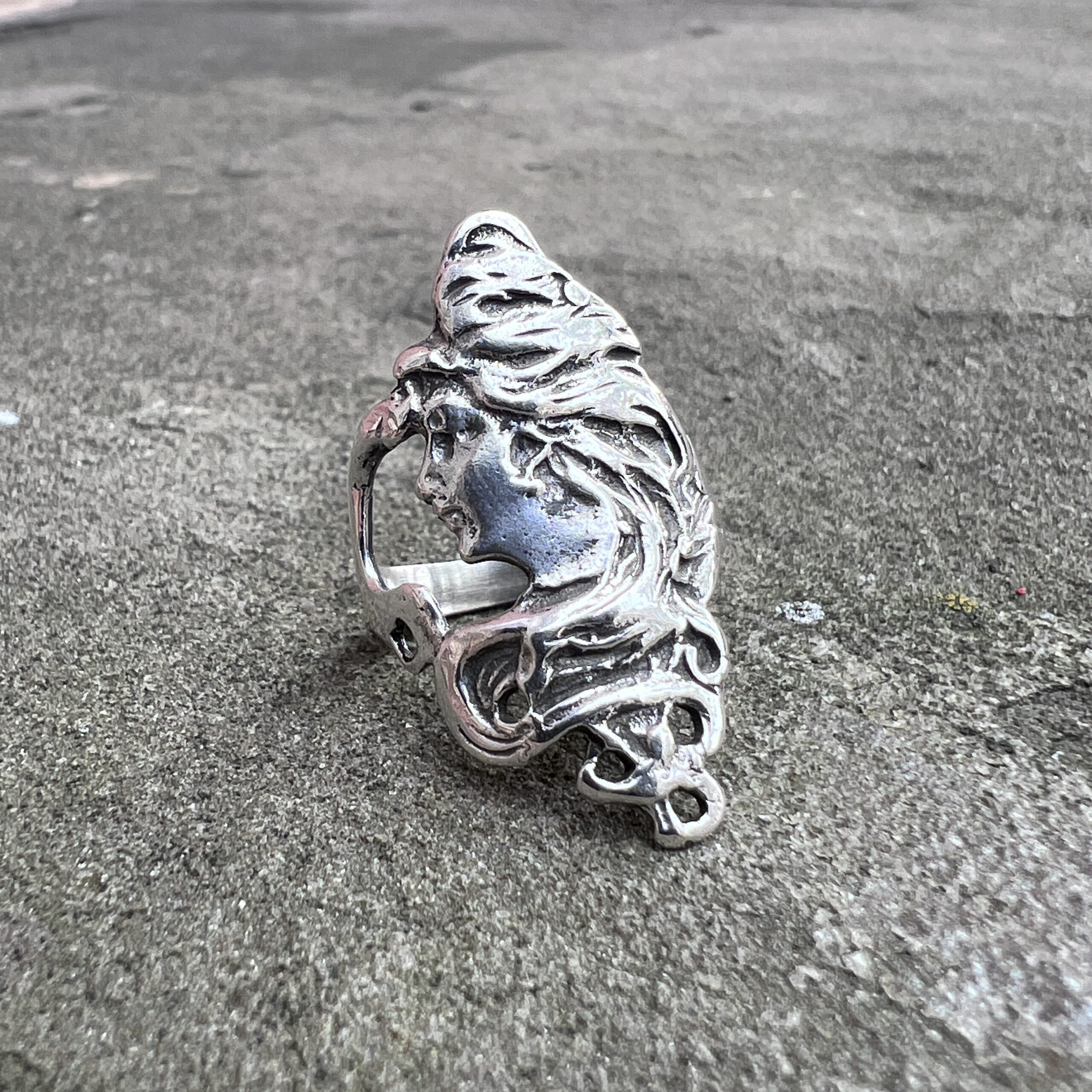 Organic Design Silver Ring **Pre-Owned**