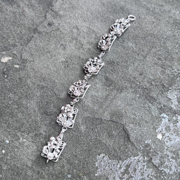 Unique Link Design Bracelet **Pre-Owned**
