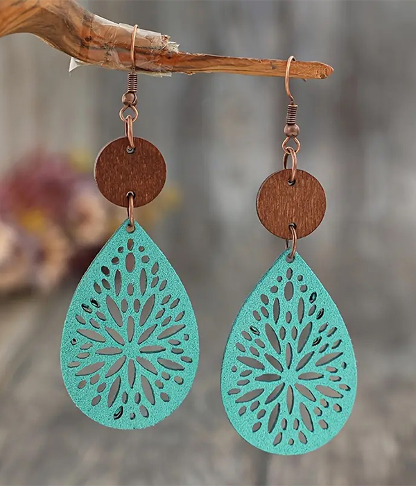 Teardrop wood earrings