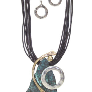Geometric pendant necklace set